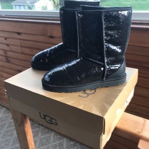 Women’s UGG boot - size US 9 - UK 7.5 - Black short with black sparkles.